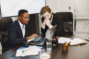 5 REASONS ENTREPRENEURS DON’T MAKE THE INCOME THEY DESIRE